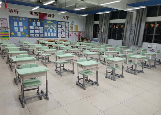 China Estudiante primario colorido Desk And Chair de Seat de la tabla plástica ajustable de la escuela el solo fijó al por mayor proveedor
