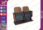 Samller sillas de madera del auditorio de las piernas dobles fuertes de la distancia de centro de 560 milímetros con Brown proveedor