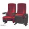 Asiento rojo de lujo del cine del VIP del terciopelo con las sillas plásticas del soporte de vaso/del cine proveedor